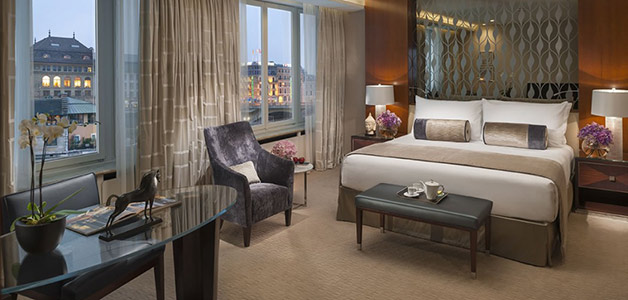 عرض مغر من فندق Mandarin Oriental ودار شوبارد للمجوهرات