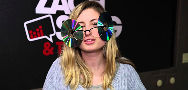 Flicking Glasses ... الصيحة الأغرب لعام 2016