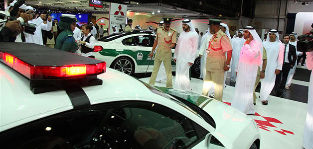 مكتوم بن محمد يفتتح افعاليات "معرض دبي الدولي للسيارات 2013"