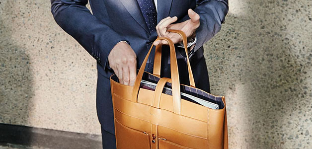 4 أخطاء يتعين على الرجال تجنبها عند اختيار حقائب اليد