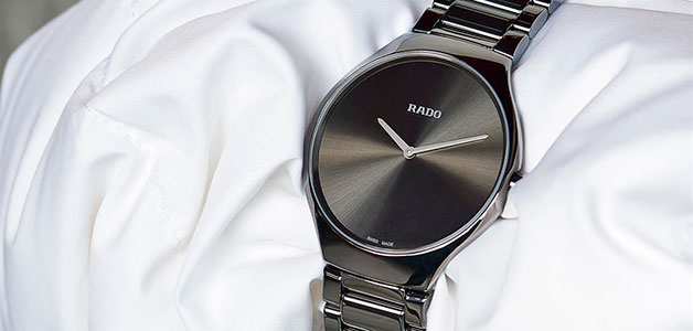 محللة اتجاهات الموضة الشهيرة تُثني على مجموعة Rado المستوحاة من خفة الوزن