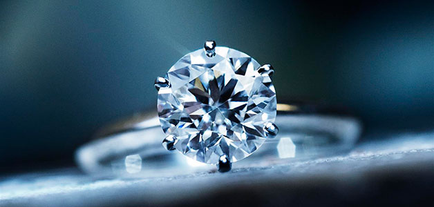 في عيده الـ130 ... اليك قصة خاتم Tiffany Setting الأيقوني