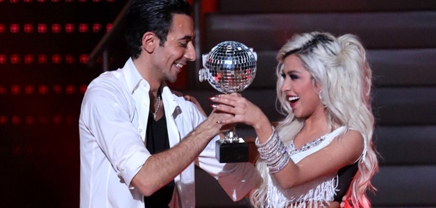 نايا تفوز بجدارة كأس  Dancing with the Stars