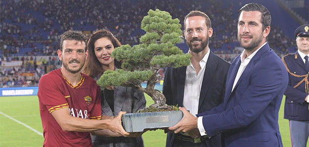 بعد فوزه على ريال مدريد... روما يتوج بـ "شجرة"