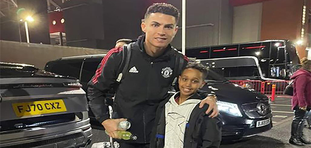 رونالدو يلتقي طفلا سودانيا ويحقق أمنيته