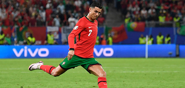 رونالدو يعمل للوصول لهدفه الـ1000!