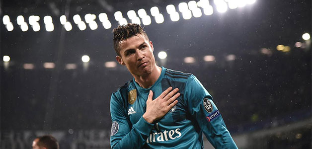 شاهد.. رونالدو يوقف حافلة منتخب بلاده لأجل طفل
