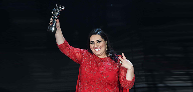 دُموع من فريق أحلام تحصُد لقب "the Voice" بموسمه الرابع: عقدٍ فني لإنتاج ألبوم غنائي كامل مع شركة "Platinum Records