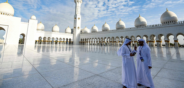 الإمارات تعلق الصلاة في دور العبادة لمدة 4 أسابيع