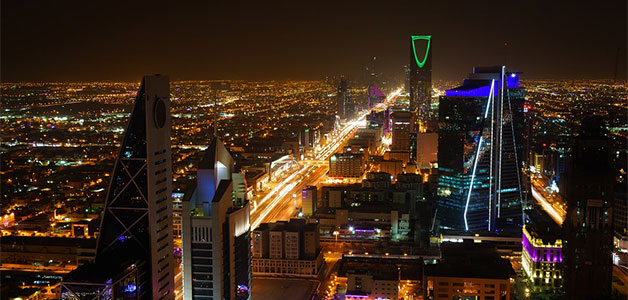 سعوديين يطالبون بالتوطين التدريجي للـ12 مهنة