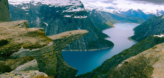 "Trolltunga" أجمل موقع طبيعي لعام 2012